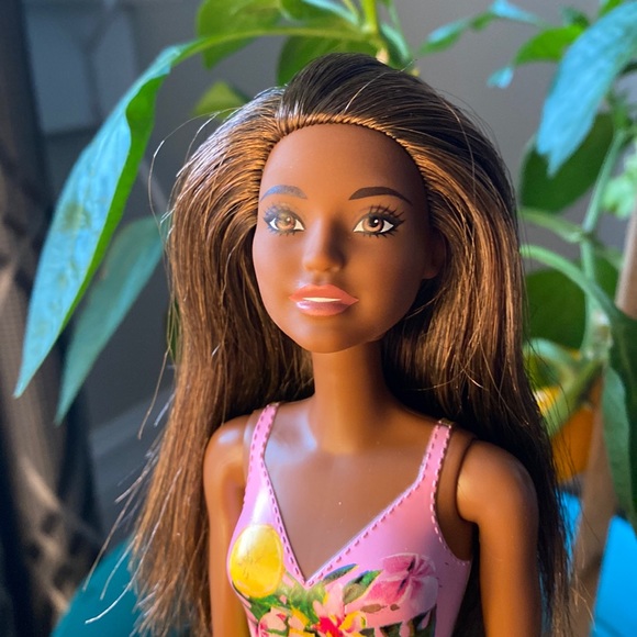 Beach Barbie in Yellow - Picture 3 of 6